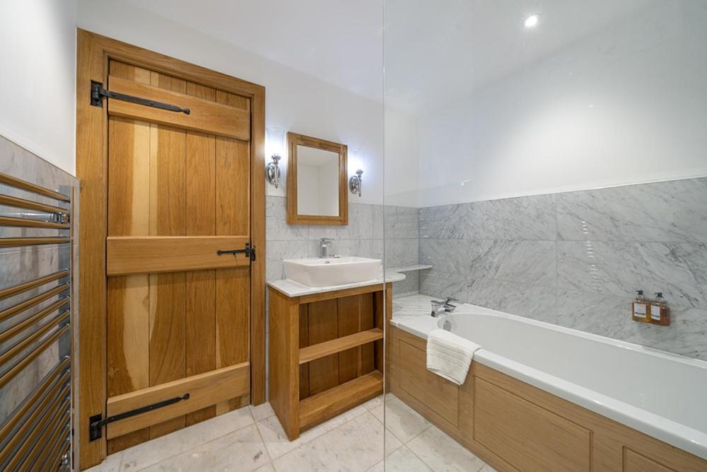 The Fleece 3* Shireshead